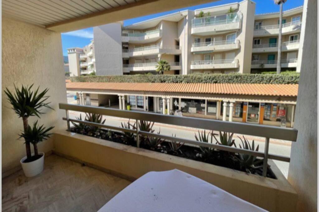 Confortable Appartement A Cavalaire-Sur-Mer Luaran gambar
